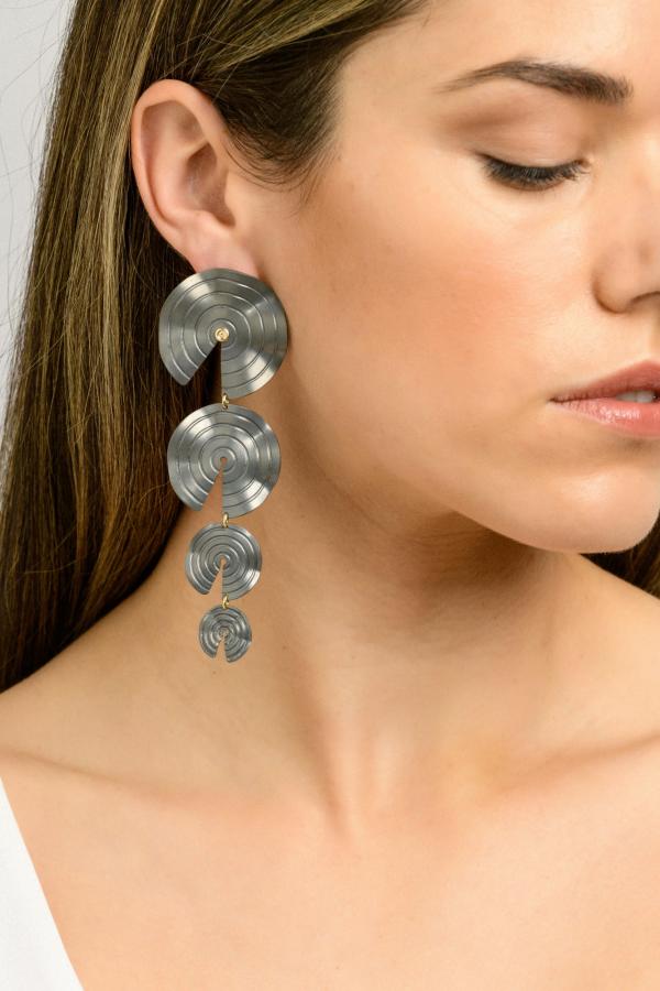 CHOROCHRONOS - 18K GOLD, TITANIUM AND DIAMOND EARRINGS _KR.4 grey.