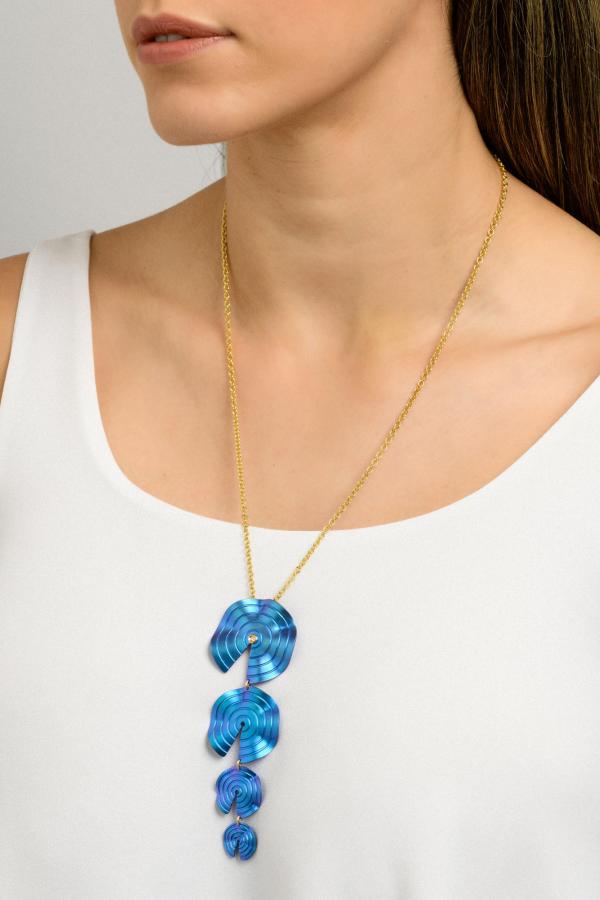 CHOROCHRONOS - 18K GOLD, TITANIUM AND DIAMOND PENDANT _KR.4 blue