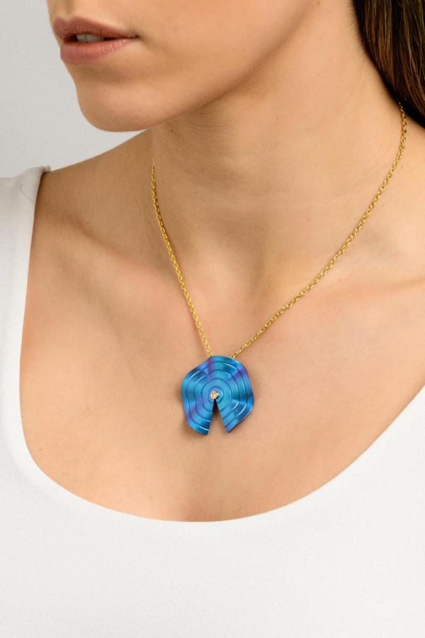 CHOROCHRONOS - 18K GOLD, TITANIUM AND DIAMOND PENDANT _LM1 blue