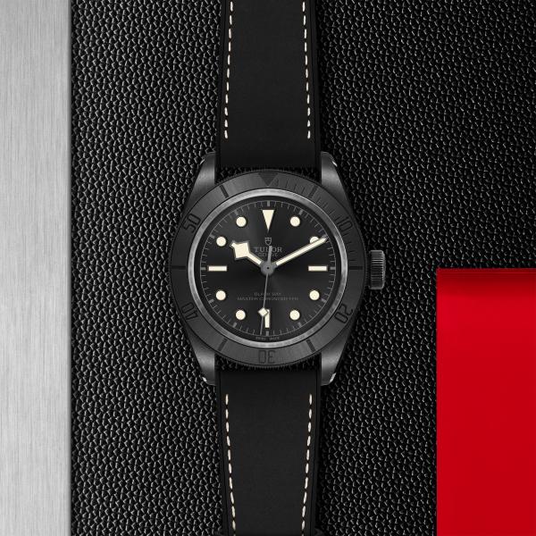 M79210CNU-0001 _ BLACK BAY CERAMIC _ chrono vildiridis