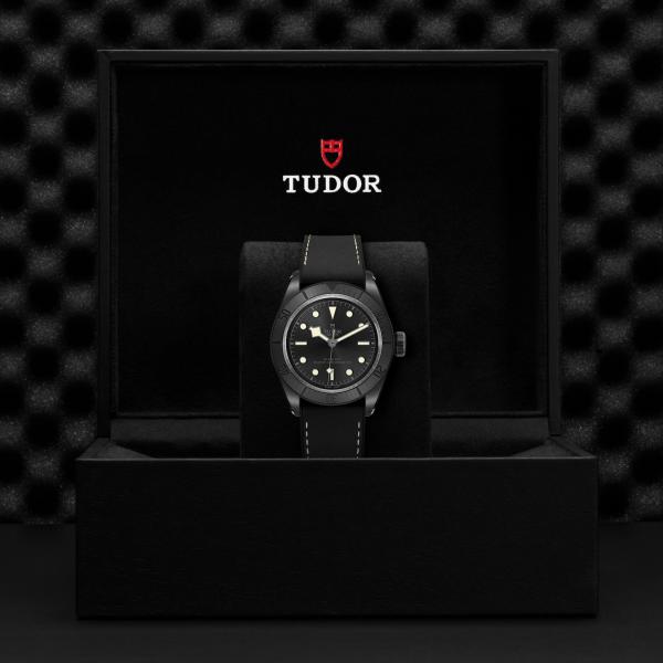 M79210CNU-0001 _ BLACK BAY CERAMIC _ chrono vildiridis