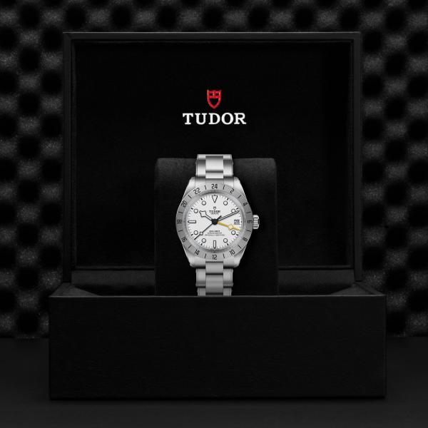 m79470-0004 _ tudor _ Black Bay Pro _ Chrono Vildiridis