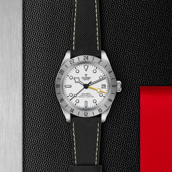 m79470-0006 _ tudor _ Black Bay Pro _ Chrono Vildiridis