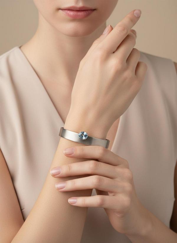 FORMA  - BLUE TOPAZ TITANIUM BRACELET  _MM _ silver