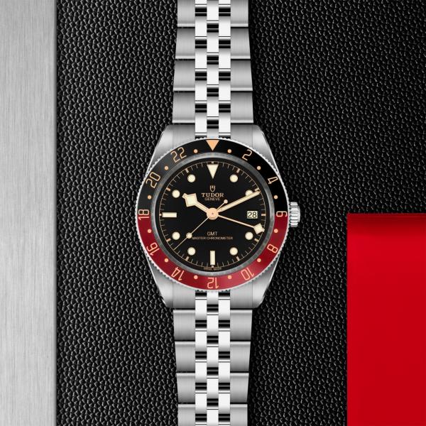 m7939g1a0nru-0003_Black Bay 58 GMT_Chrono_Vildiridis