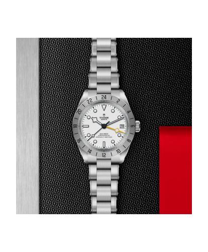 m79470-0004 _ tudor _ Black Bay Pro _ Chrono Vildiridis